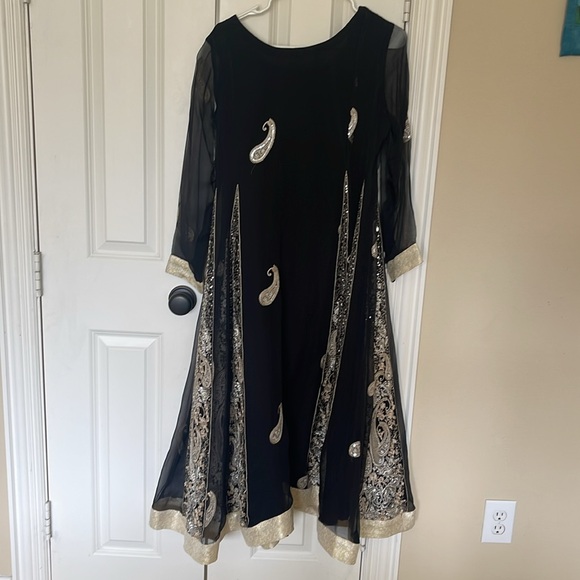 Pakistani Indian embroidered kurta. - Picture 5 of 11